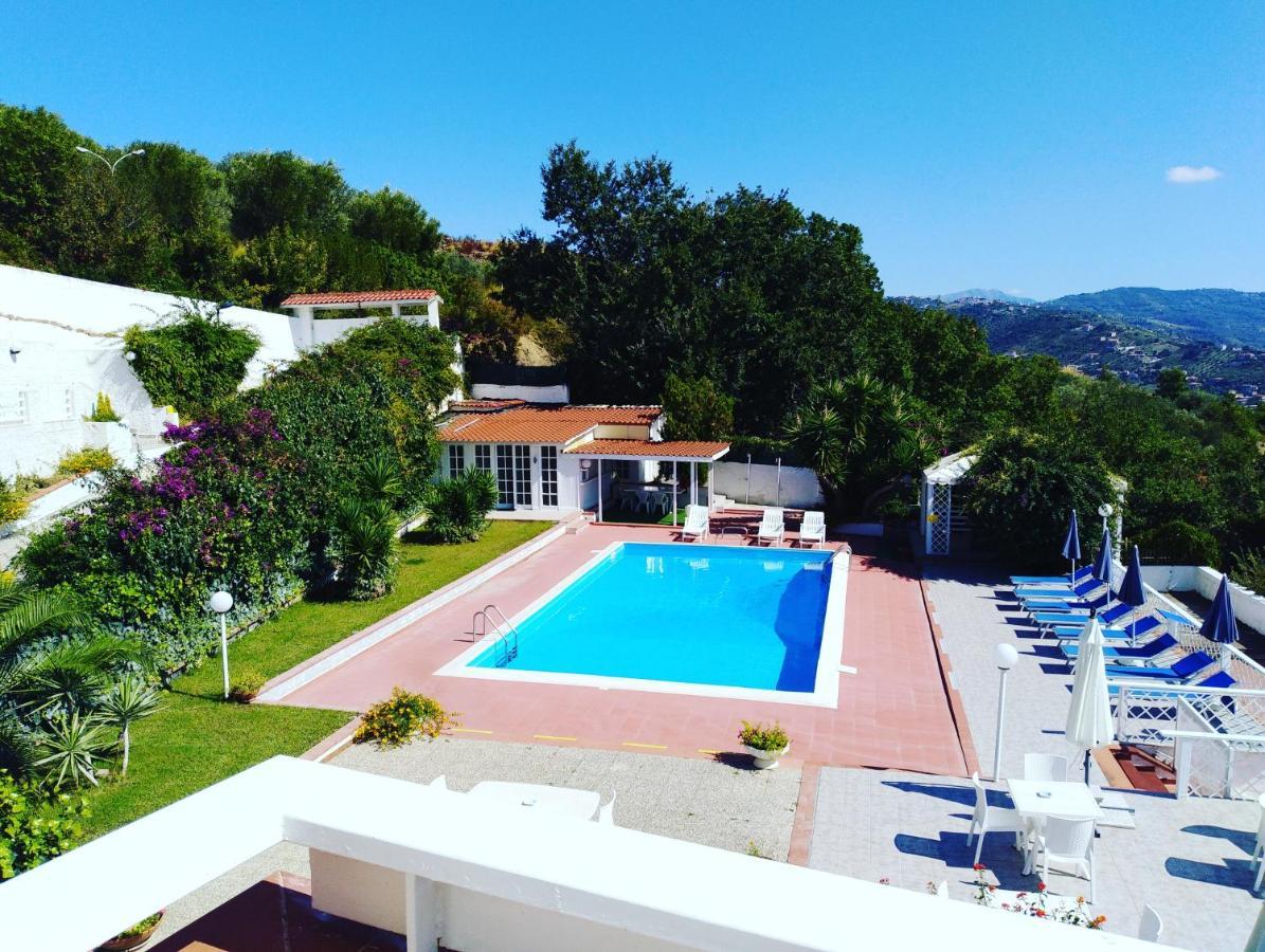 אגרופולי Villa Milena מראה חיצוני תמונה